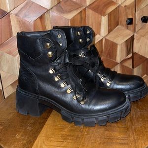 Like New Steve Madden Hint Platform Bootie